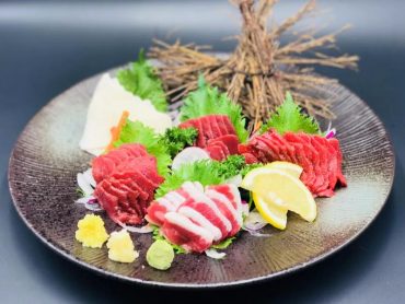 馬刺し盛り合わせ