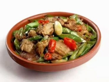 (中文) 酸豆角肉泥。